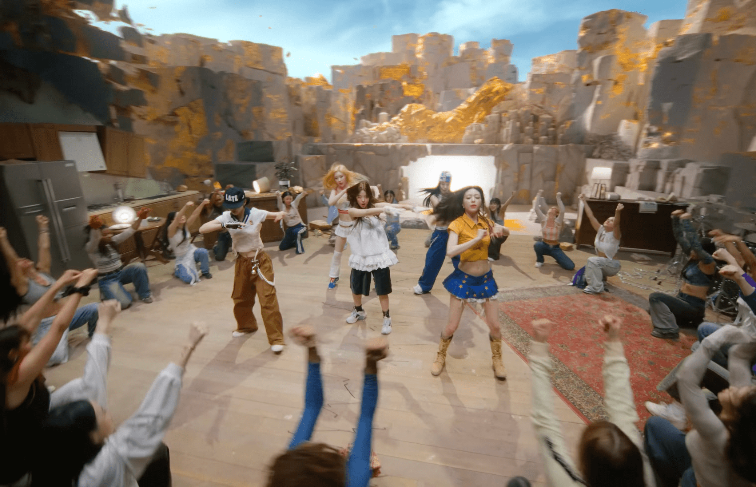 ITZY - GOLD still 4