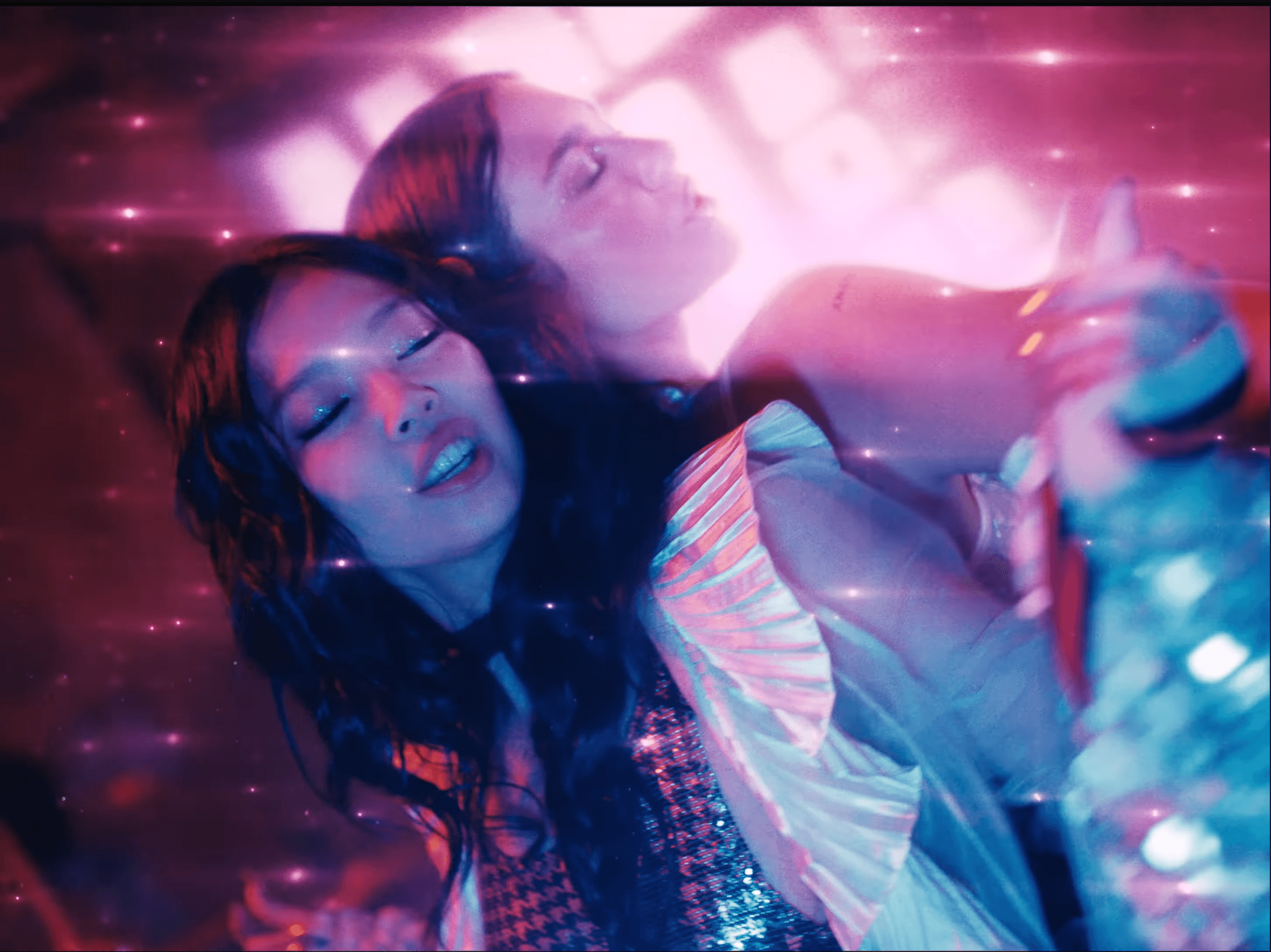 Jennie & Dua Lipa - Handlebars still 2